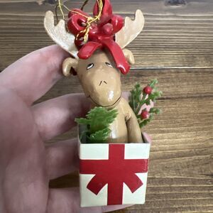 Vintage Sondra 1979 Reindeer In Present Christmas Ornament Made In Taiwan RARE